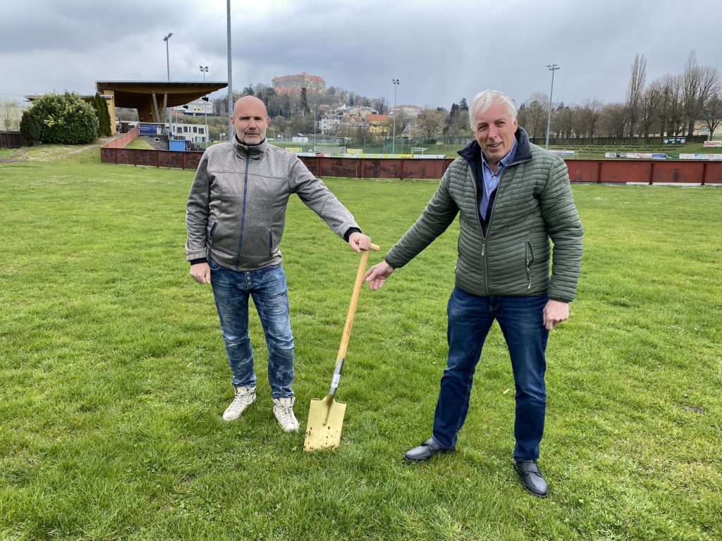 Spatenstich für Trainingsplatz